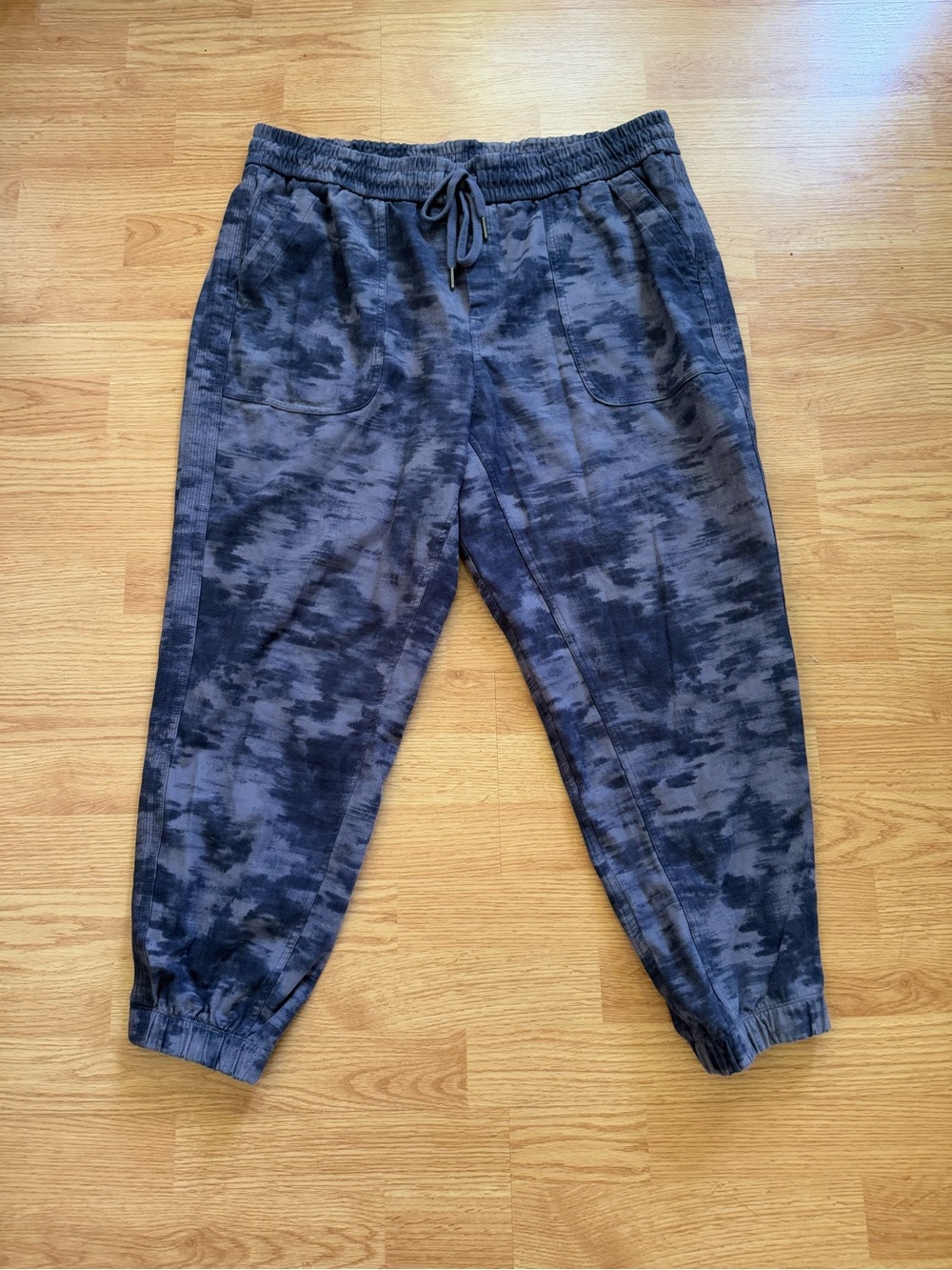 Athleta Farallon Printed Joggers Size 18 Inversion Medieval Violet Blue Tie Dye